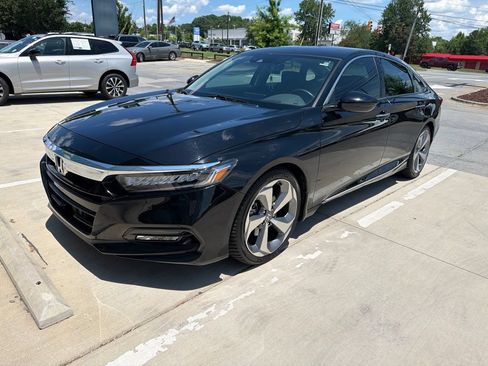 Used 2020 Honda Accord Touring image 3