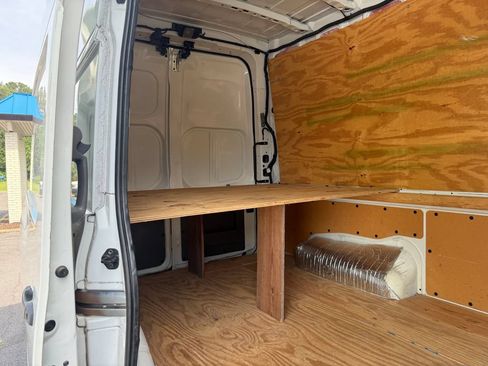 Used 2020 Nissan NV 2500 SV RWD image 13