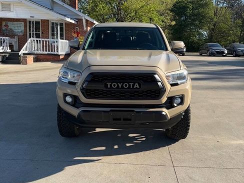 Used 2016 Toyota Tacoma SR5 w/ SR5 Appearance Package (SN) image 7