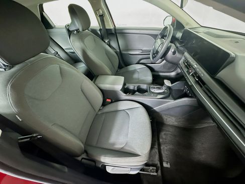 Used 2025 Kia K4 LXS image 31