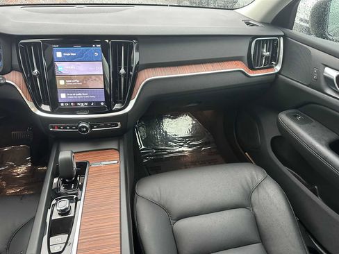 Certified 2025 Volvo V60 B5 Cross Country Plus image 18