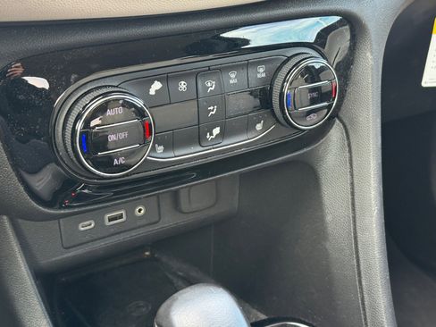 Used 2020 Buick Encore GX Essence w/ Experience Buick Package image 19