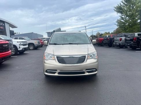 Used 2015 Chrysler Town & Country Touring w/ Driver Convenience Group FWD image 3