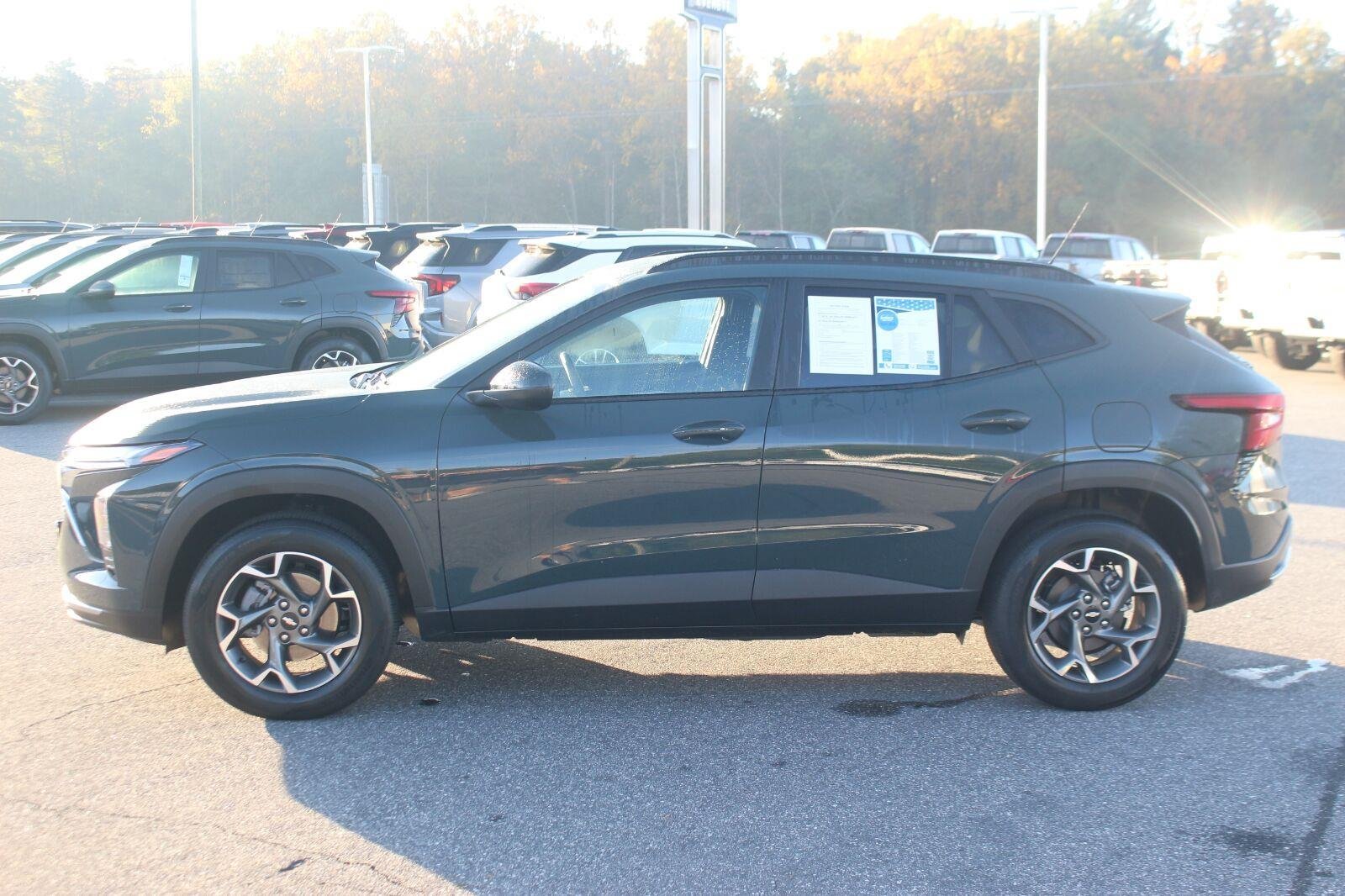 Used 2026 Chevrolet Trax LT w/ Driver Confidence Package FWD image 4