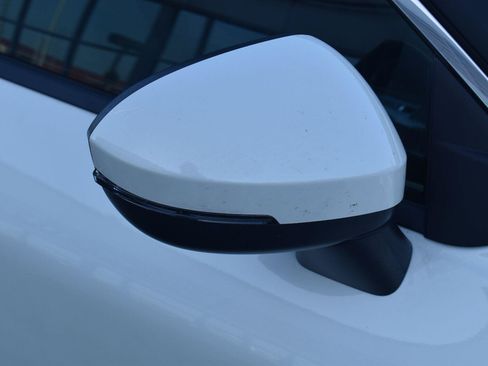 Used 2023 Nissan Rogue SV FWD image 17