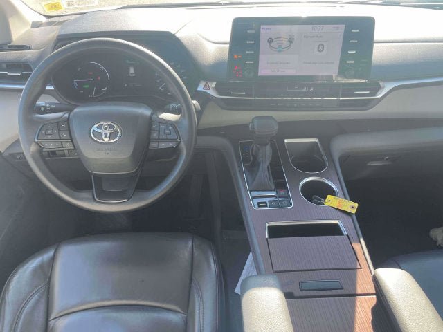 Used 2022 Toyota Sienna LE FWD image 16