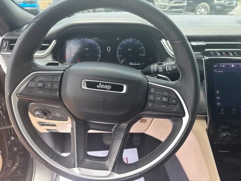 Used 2023 Jeep Grand Cherokee L Limited AWD/4WD image 21