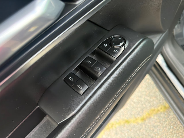 Used 2025 GMC Terrain Elevation AWD/4WD image 23