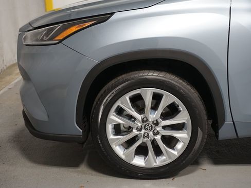 Used 2023 Toyota Highlander Limited image 5