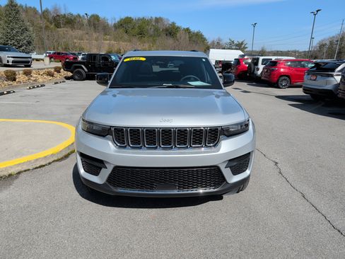 New 2025 Jeep Grand Cherokee Laredo X w/ Luxury Tech Group I image 3