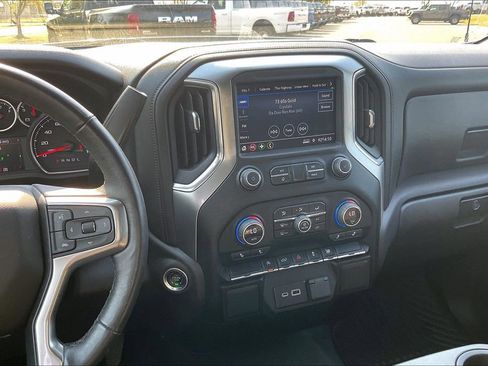 Used 2022 Chevrolet Silverado 1500 LT AWD/4WD image 6
