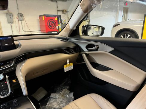 Certified 2025 Acura TLX w/ Technology Package image 30