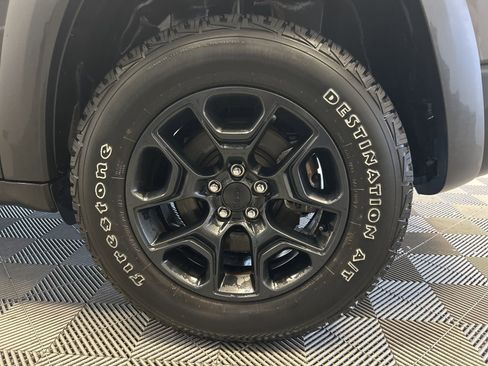 Used 2022 Jeep Cherokee Latitude w/ Sun & Sound Group image 8