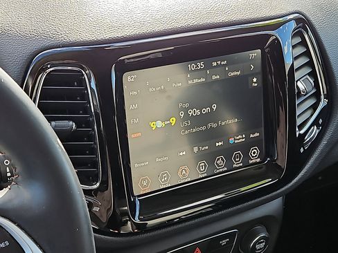 Used 2020 Jeep Compass Limited image 16