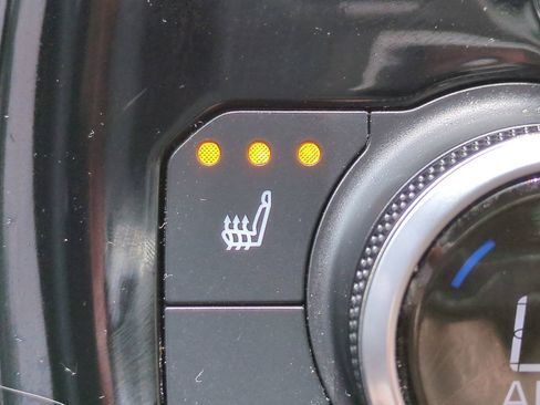 Used 2022 Toyota Highlander XLE FWD image 23