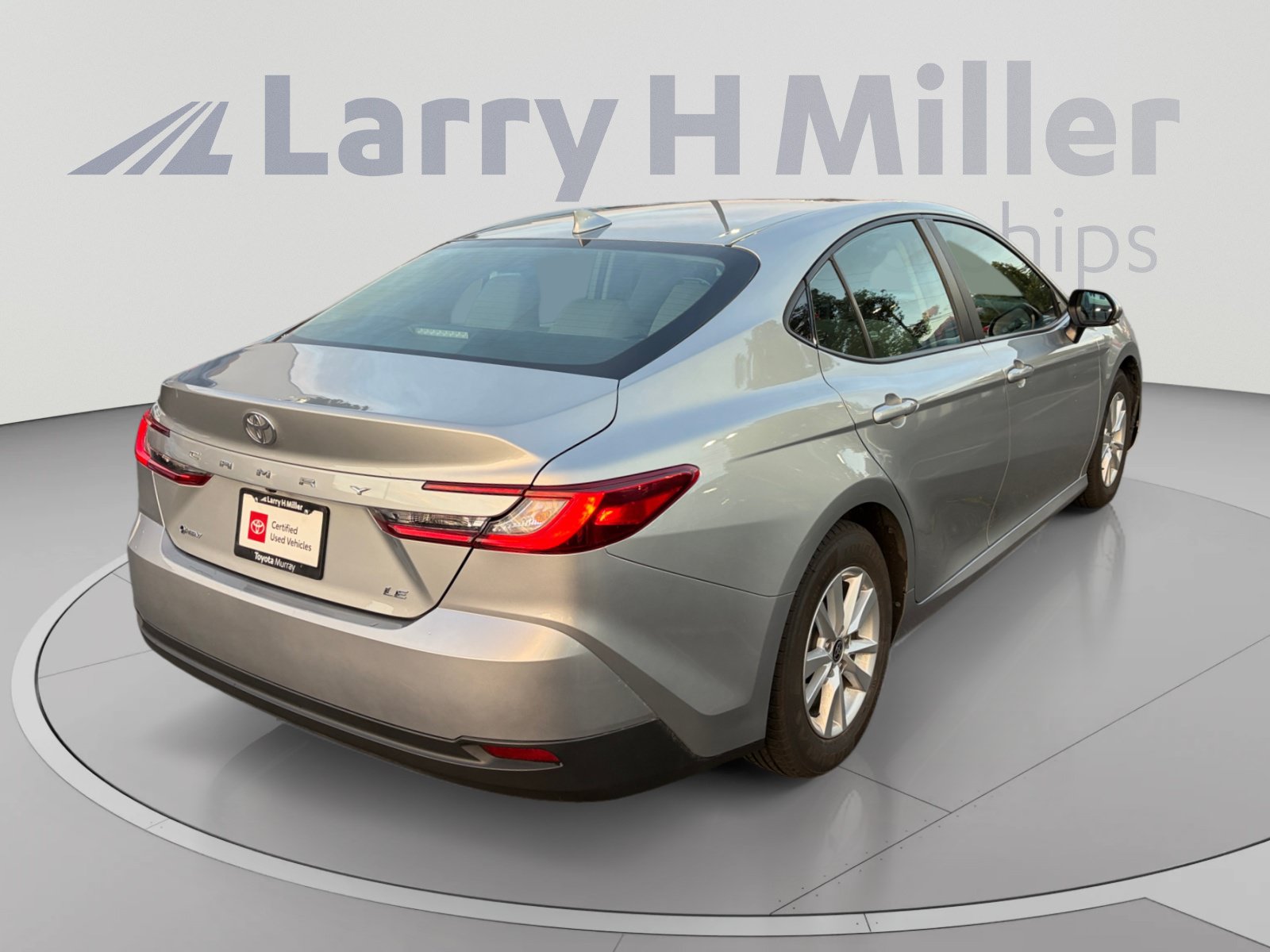 Used 2025 Toyota Camry LE FWD image 5