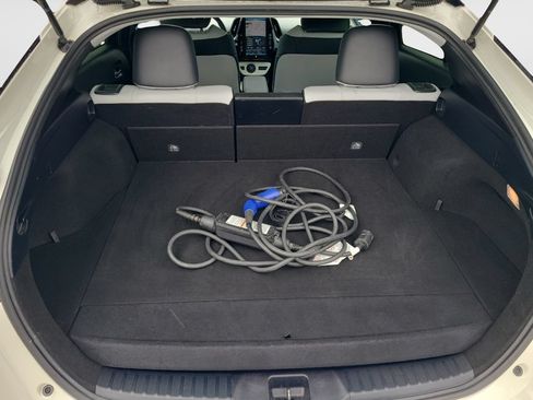 Used 2018 Toyota Prius Prime Advanced FWD image 8