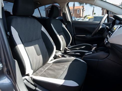 Used 2021 Nissan Versa SV image 11