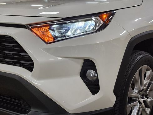 Used 2021 Toyota RAV4 XLE Premium image 14