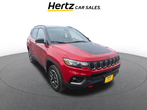 Used 2025 Jeep Compass Trailhawk AWD/4WD image 1
