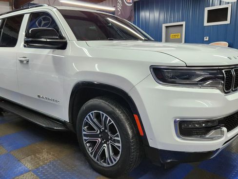 Used 2023 Jeep Wagoneer L Series II image 2