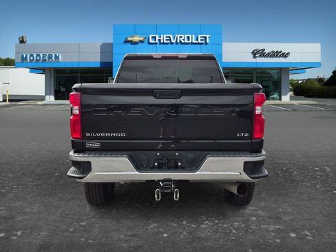 Used 2022 Chevrolet Silverado 2500 LTZ AWD/4WD image 4