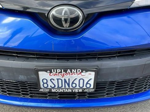 Used 2020 Toyota C-HR XLE image 9