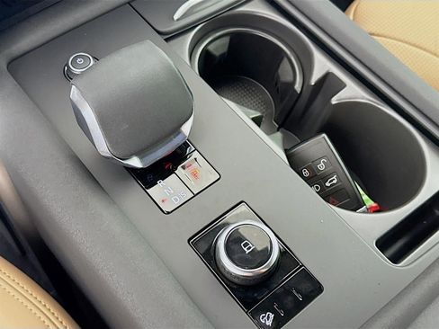 Used 2025 Land Rover Discovery Dynamic SE AWD/4WD image 19
