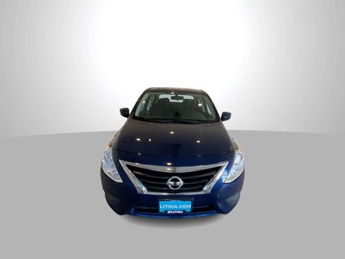 Used 2019 Nissan Versa SV image 3