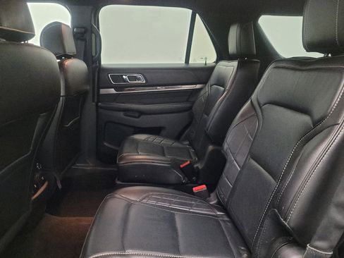 Used 2018 Ford Explorer Platinum AWD/4WD image 18