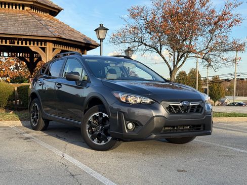 Used 2023 Subaru Crosstrek 2.0i Premium image 3