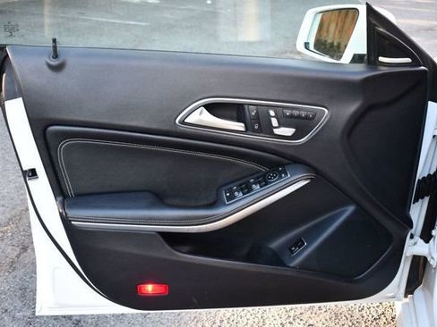 Used 2019 Mercedes-Benz CLA 250 4MATIC w/ Premium Package image 17