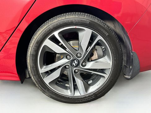 Used 2016 Hyundai Elantra Limited image 11