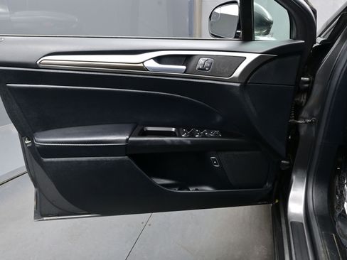 Used 2017 Ford Fusion Energi SE image 9