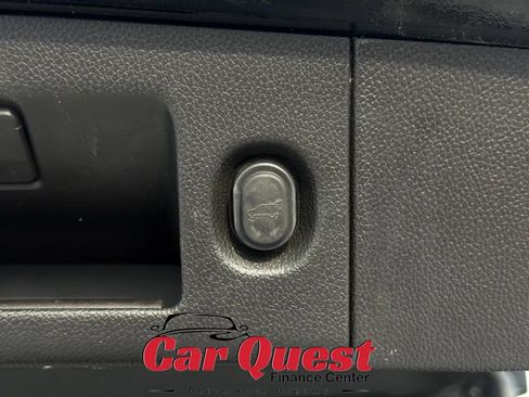 Used 2017 Cadillac Escalade Luxury RWD image 18