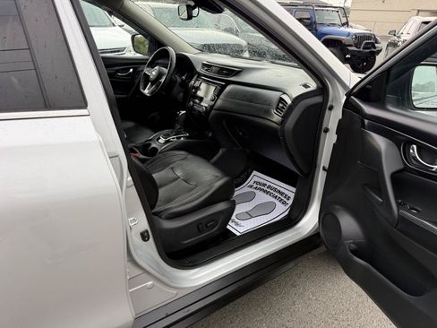 Used 2019 Nissan Rogue SL AWD/4WD image 13