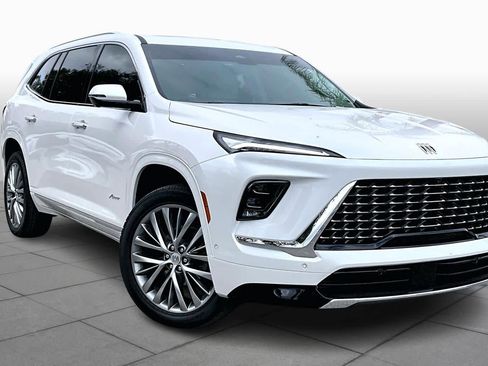 Used 2025 Buick Enclave Avenir w/ Super Cruise Package image 2