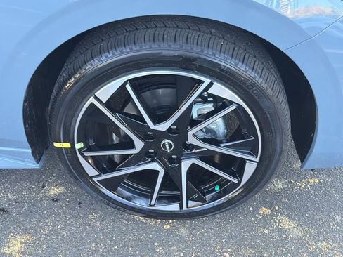 New 2025 Nissan Sentra SR image 9