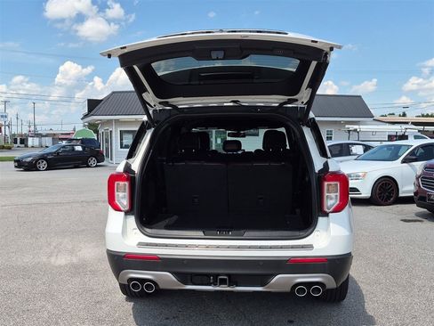 Used 2020 Ford Explorer Platinum w/ Premium Technology Package AWD/4WD image 34