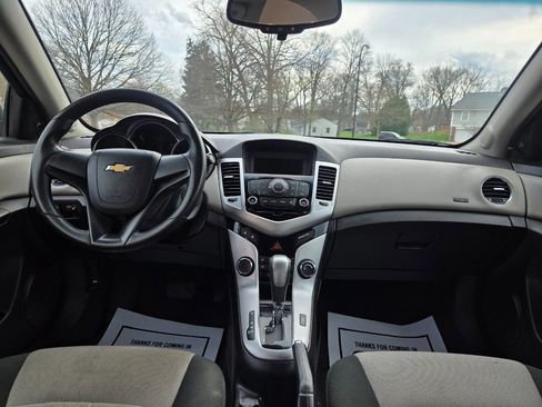 Used 2011 Chevrolet Cruze LS image 32