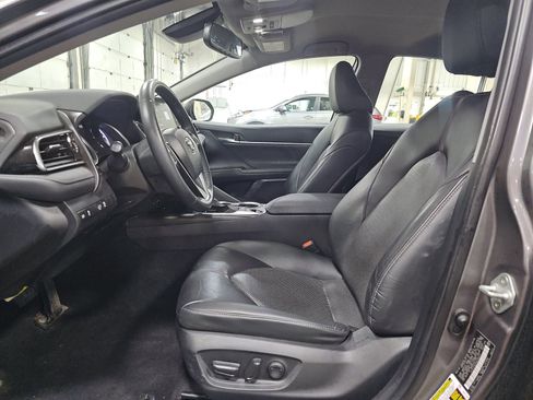 Used 2022 Toyota Camry XLE image 4