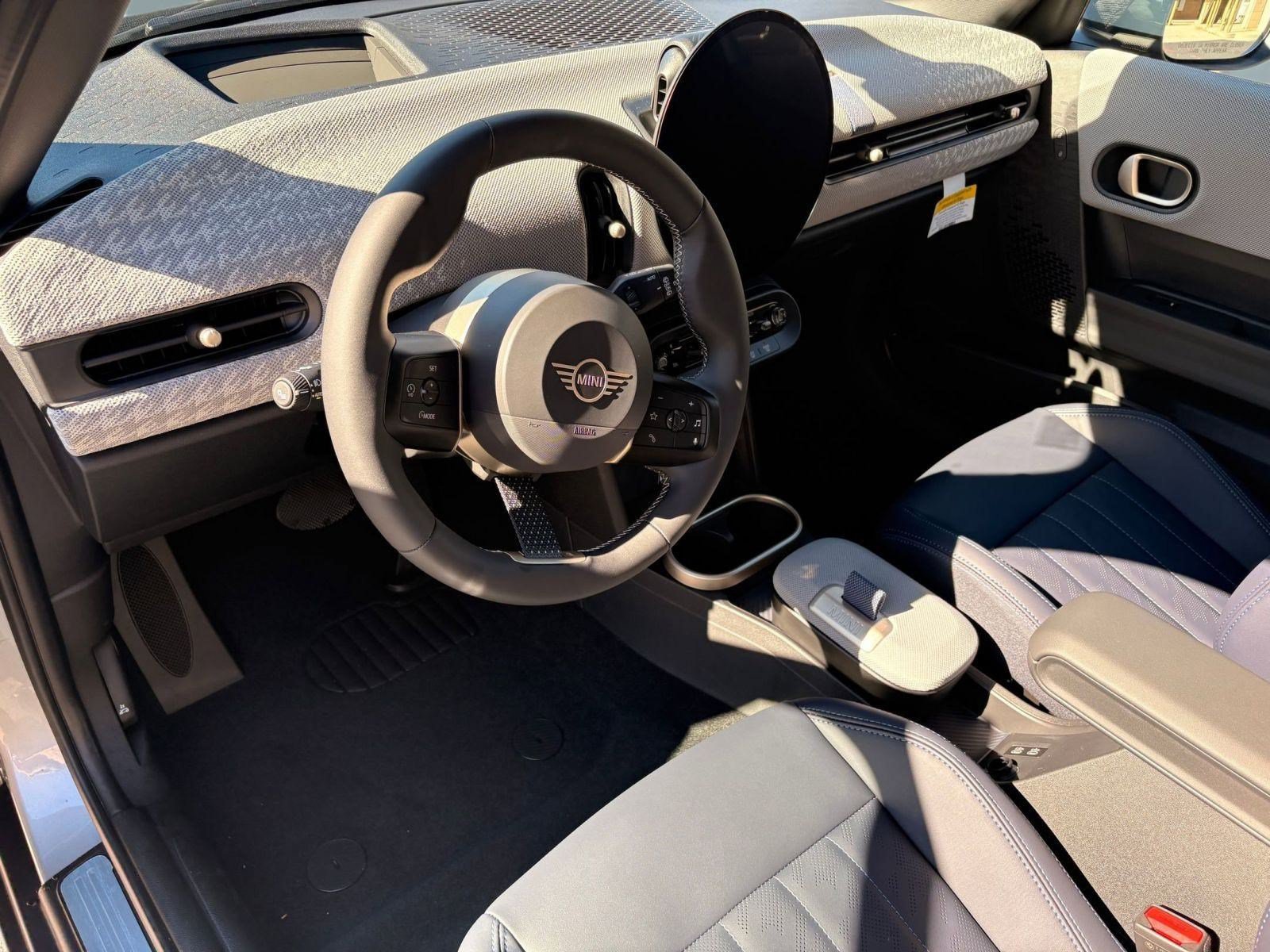 Used 2026 MINI Cooper 4-Door Hardtop FWD image 4