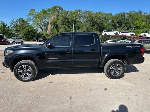 Used 2019 Toyota Tacoma TRD Sport image 15