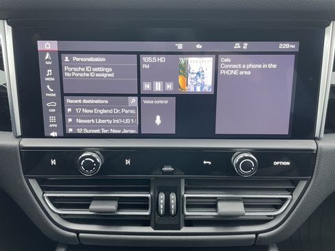 Used 2022 Porsche Macan image 19