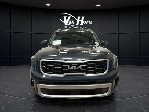 Used 2024 Kia Telluride SX Prestige w/ Towing Package AWD/4WD image 2