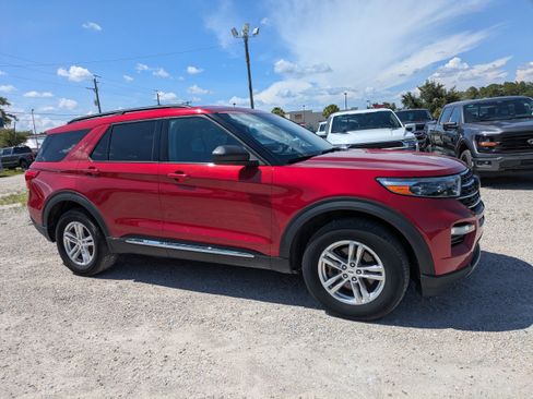 Certified 2023 Ford Explorer XLT w/ Equipment Group 202A AWD/4WD image 2