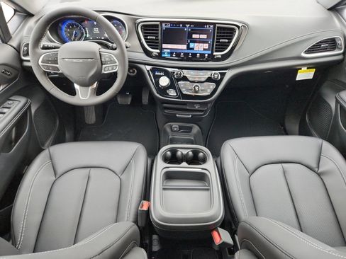 New 2027 Chrysler Pacifica Select FWD image 13