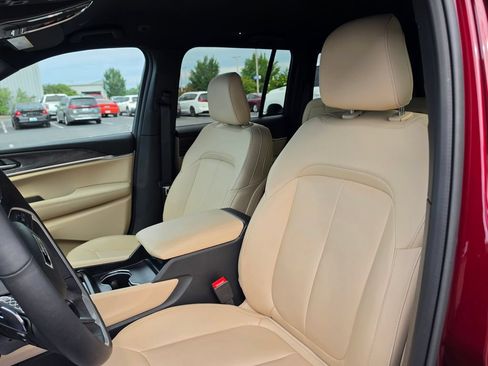 Used 2025 Jeep Grand Cherokee Limited AWD/4WD image 10