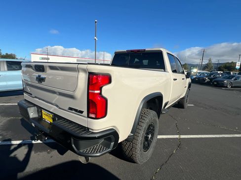 New 2026 Chevrolet Silverado 2500 ZR2 image 8