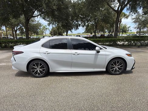Used 2023 Toyota Camry SE FWD image 4